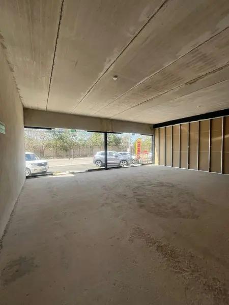 Local en plaza comercial en Cholul