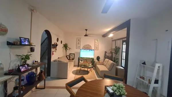 Casa en venta con piscina y acceso por dos calles en Paseo de Las Fuentes Casa en venta con piscina y acceso por dos calles en Paseo de Las Fuentes