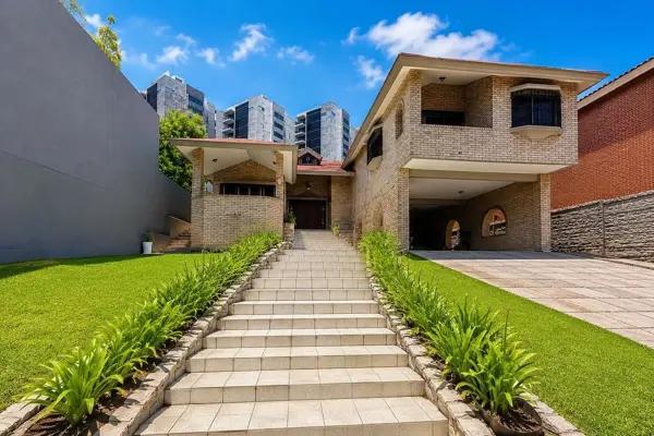 CASA VENTA COL. CARRIZALEJO CON TERRENO 1,043.48 M2