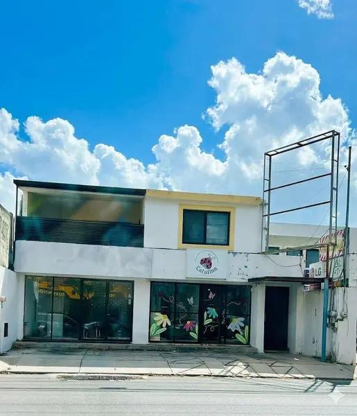 Propiedad con locales comerciales sobre Av. Cámara de Comercio