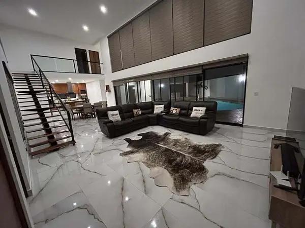 CASA EN VENTA - JARDINES DE REJOYADA