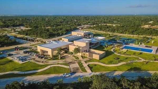 Venta de terreno en Privada Nortemérida, incluye proyecto arquitectónico aprobad