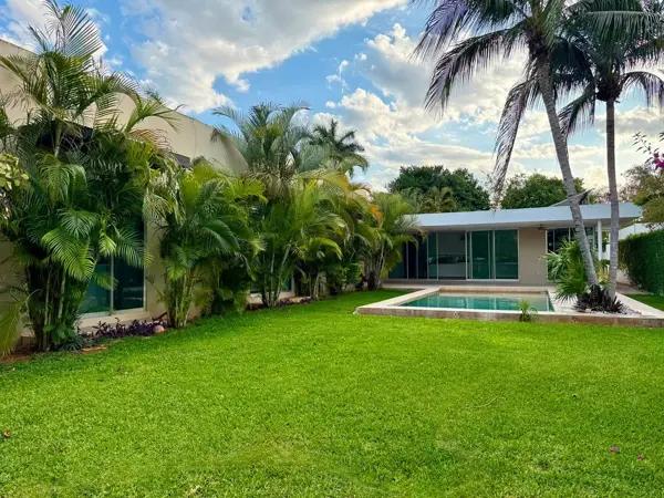 Residencia en renta con amplio terreno y alberca en Privada Club de Golf