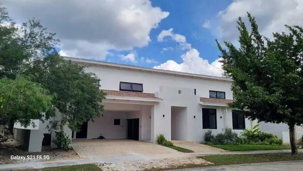 Casa en VENTA en Yucatán Country Club. Privada Kutz Casa en VENTA en Yucatán Country Club. Privada Kutz
