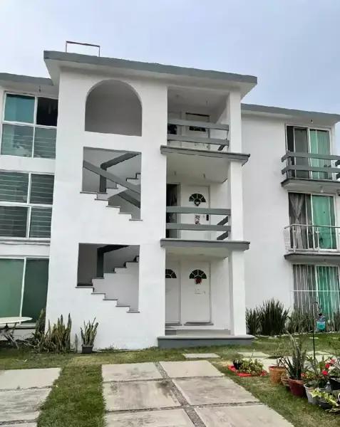 Departamento muy comodo en 2do piso.