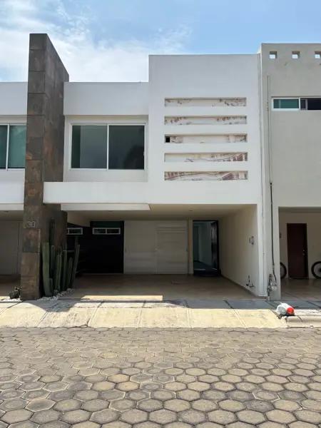 Renta casa. Fracc San Angel. Zona Angelópolis, IBERO