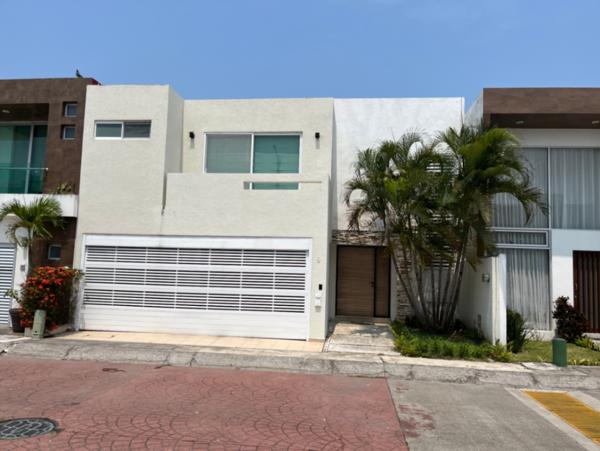 Casa en Venta Fraccionamiento alta plusvalía Las Palmas de Medellin