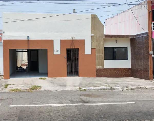 Casa en renta de 1 nivel en Fracc Reforma Veracruz, 3 recàmaras sobre Av principal