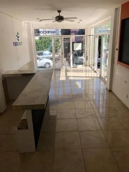 Local comercial en Venta dentro de plaza en esquina