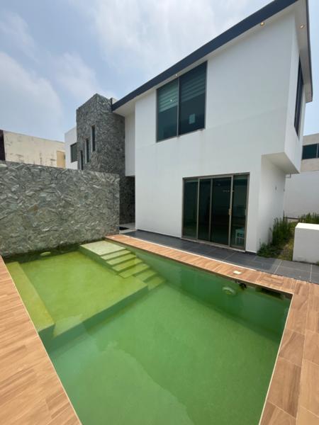 CAS EN LOMAS DEL SOL CON REC. EN P.B. EN VENTA