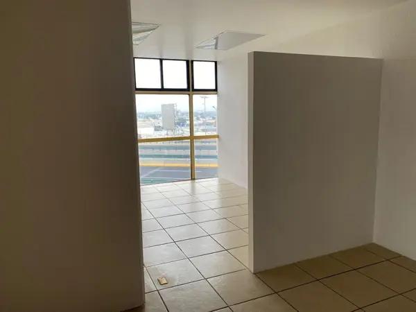 EXCELENTE OFICINA COMERCIAL EN NAUCALPAN SOBRE PERIFÉRICO