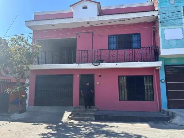 Casa en Venta en Uruapan, Michoacán - Privada de Álamos, La Pinera MM8011