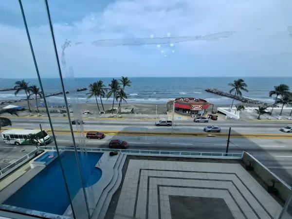VENTA HERMOSO DEPARTAMENTO FRENTE AL MAR SEMILUJO.