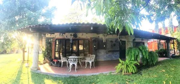Casa en Venta con Jardín en Atotonilco, Morelos
