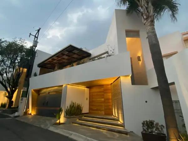 Casa en Venta con amplio jardín en Puebla y cuatro recamaras