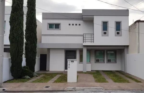 CASA EN RENTA EN FRACC. CERRADO AL NORTE