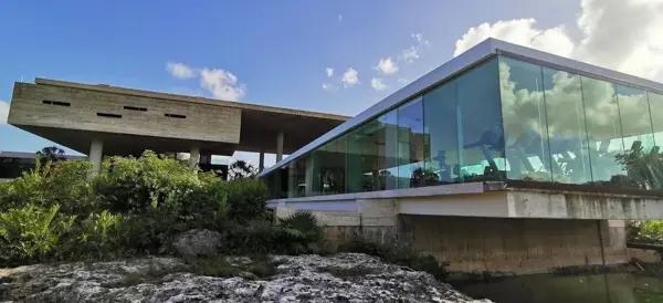 Cancún, Country Club. Terreno colindante con acceso al Campo de Golf.