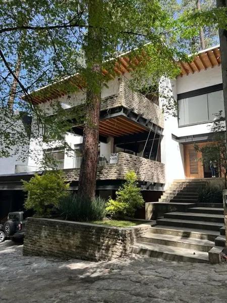Casa en venta y renta en Avandaro, Valle de Bravo, México