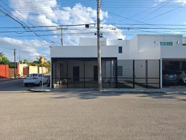 CASA EN VENTA EN ESQUINA – AMPLIA, EQUIPADA Y CON ALBERCA EN SAN ANTONIO CINTA