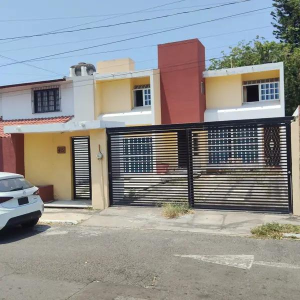 VENDO CASA EN VERACRUZ, CERCA DEL IMSS DIAZ MIRON