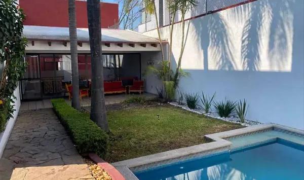 Casa en Norte de Cuernavaca con vigilancia 24/7.
