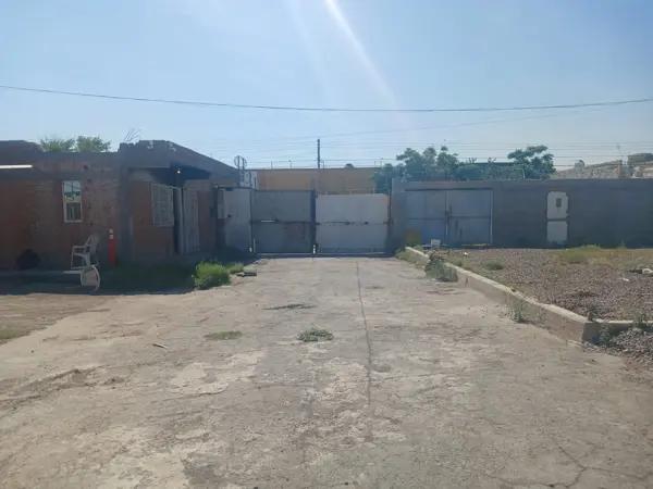 Terreno c/ oficinas en Renta