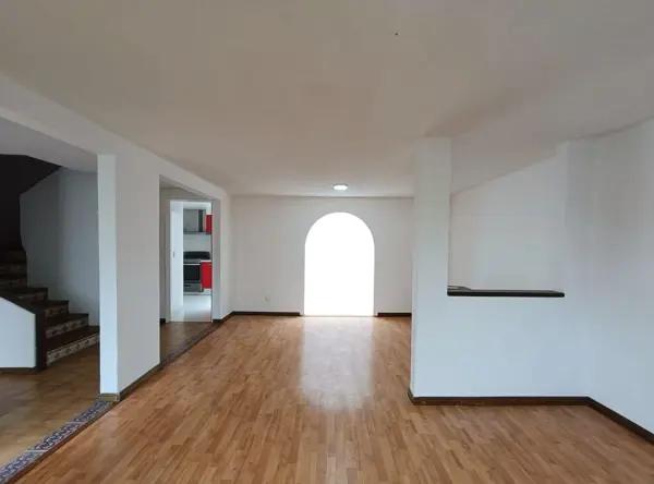Casa en condominio horizontal en muy buen estado.