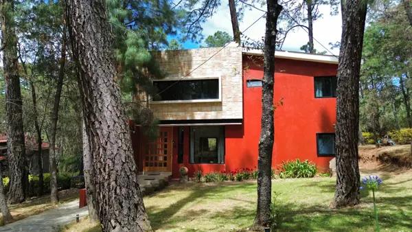Renta de Casa en Tapalpa, Jalisco: Cabaña con Jardín Amplio