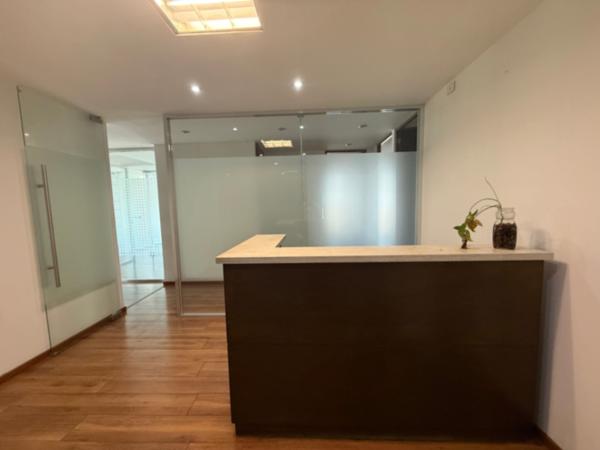 Oficina en Venta o Renta con 7 Privados en Torre Lomas, Querétaro