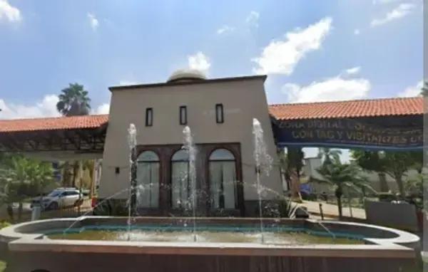 HACIENDA REAL !!!! CASA EN VENTA RECIEN REMODELADA UBICADA FRENTE A PARQUE