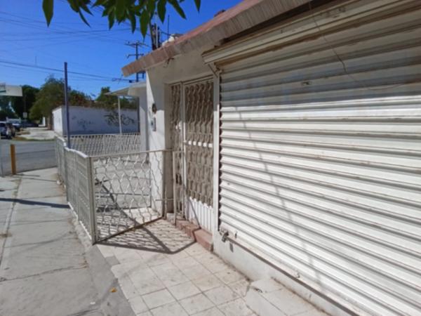 CASA EN VENTA EN UNA PLANTA CON LOCAL COMERCIAL