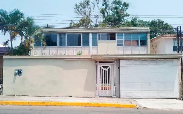 C-1670 / Amplia casa en venta en la colonia Petrolera, Tampico
