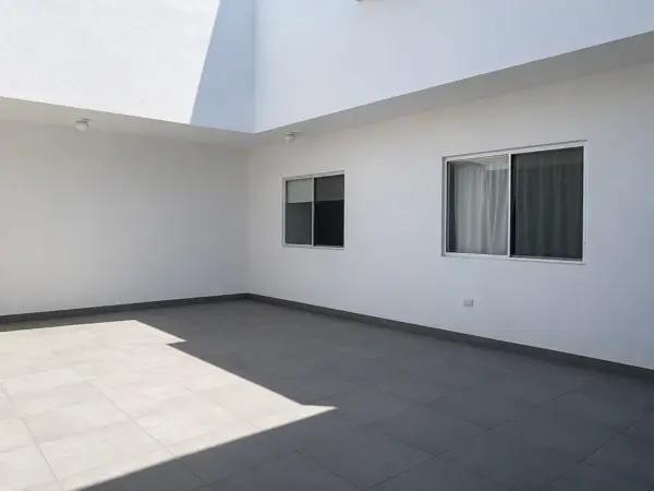 CASA DE 1 PLANTA EN SAN NICOLAS (NO AMUEBLADA)