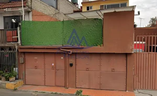 Venta de Casa 3 niveles en Valle del Sur, Iztapalapa CDMX: Amplia Propiedad en Esquina laab1