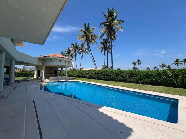 CASA EN VENTA EN TRES VIDAS ACAPULCO