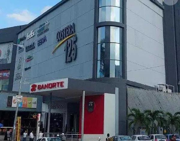 VENTA DE PLAZA COMERCIAL EN COSTERA MIGUEL ALEMAN ACAPULCO DORADO