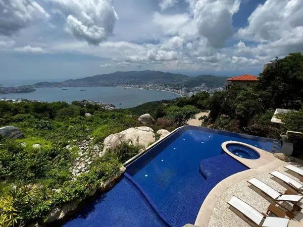 CASA EN VENTA EN LA CIMA ACAPULCO