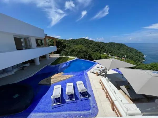 CASA EN RENTA EN LAS BRISAS ACAPULCO