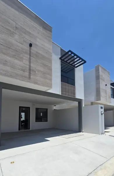 CASA EN VENTA MONTALIA AL ORIENTE DE SALTILLO FRACC PRIVADO