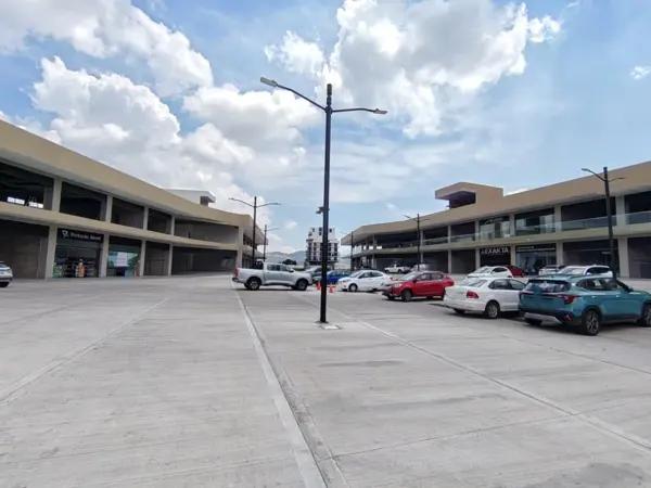 LOCAL COMERCIAL EN RENTA UBICADO  PLANTA ALTA DE PLAZA EN LOMAS DE ANGELÓPOLIS