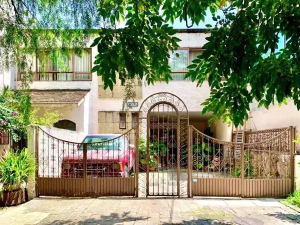 CASA EN VENTA EN CHAPALITA