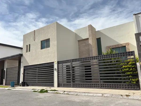 SE RENTA CASA  EN LAS TROJES