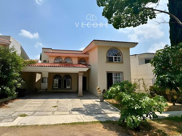 CASA EN VENTA EN AZALEAS BUGAMBILIAS, ZAPOPAN