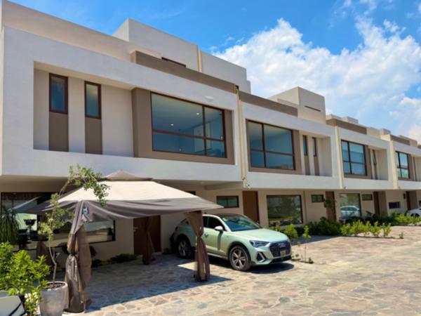 Casa nueva en venta en Metepec con 4 recámaras y jardín en Llano Grande