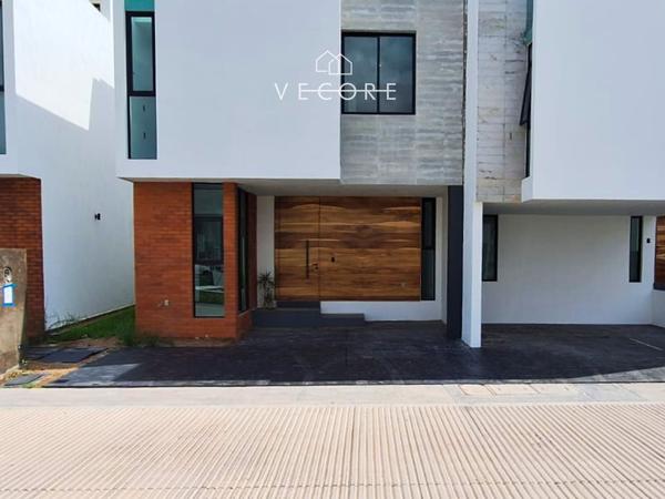 CASA EN VENTA EN KATANIA RESIDENCIAL, SAN AGUSTÍN, TLAJOMULCO DE ZUÑIGA