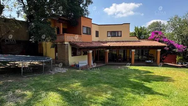 Venta de Casa en Santa María Ahuacatitlán - V404