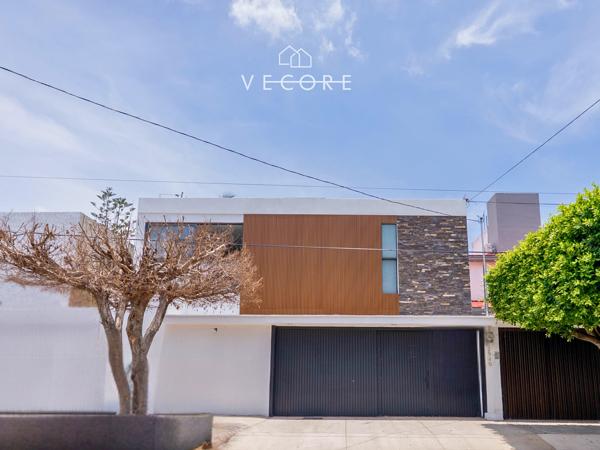 CASA EN VENTA CERCA DE PLAZA DEL SOL, RESIDENCIAL VICTORIA, GUADALAJARA CASA EN VENTA CERCA DE PLAZA DEL SOL, RESIDENCIAL VICTORIA, GUADALAJARA
