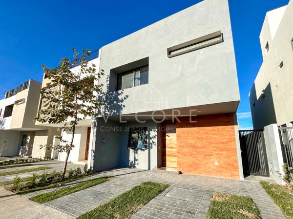 CASA EN VENTA EN PARQUES VALLARTA, ZAPOPAN