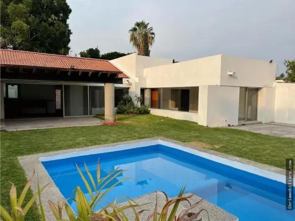 Casa en venta en Xochitepec con vigilancia 24/7.
