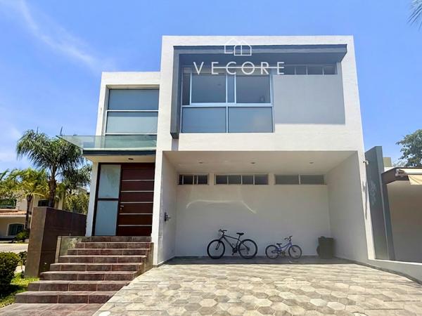 CASA EN VENTA EN PUERTA DEL VALLE, ZAPOPAN